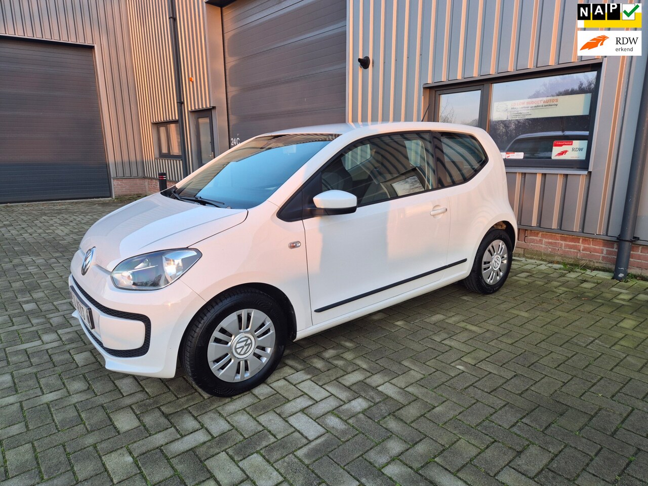 Volkswagen Up! - 1.0 move up! BlueMotion DECEMBER SALE VAN € 4250 VOOR € 3995 - AutoWereld.nl