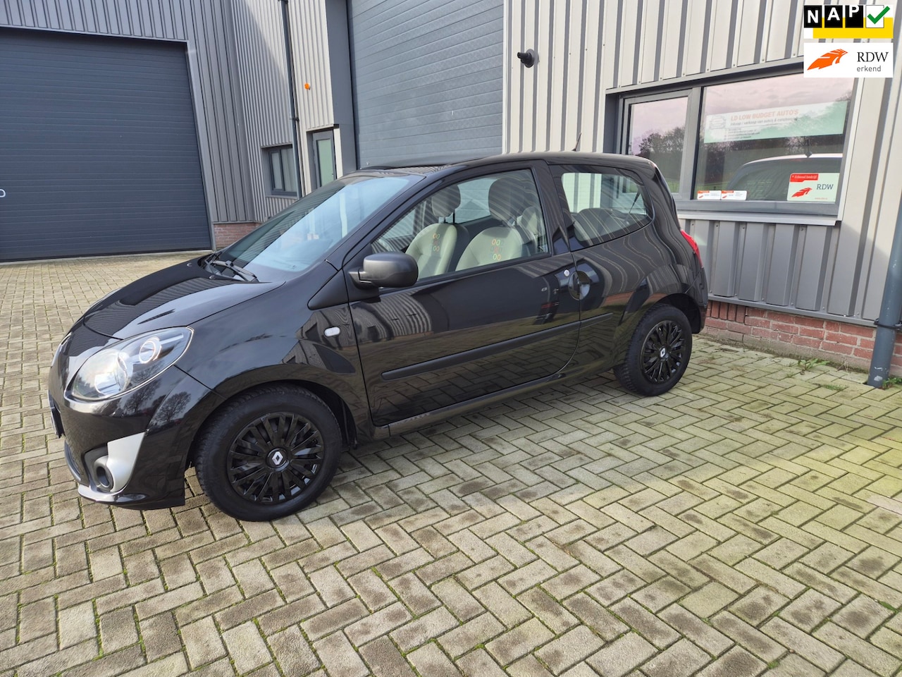 Renault Twingo - 1.2-16V Authentique DECEMBER SALE VAN € 2995 VOOR € 2695 - AutoWereld.nl