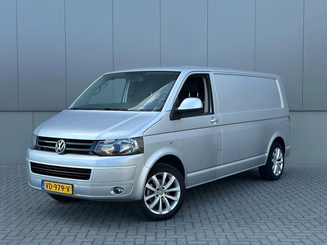 Volkswagen Transporter - 2.0 TDI L2H1 DSG 140PK - AutoWereld.nl