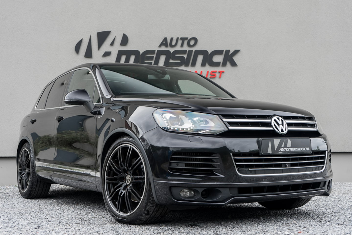 Volkswagen Touareg - 4.2 V8 TDI / Luchtvering/ R-line/ Navigatie/ Trekhaak/ Panoramadak/ 250kW (340PK) - AutoWereld.nl