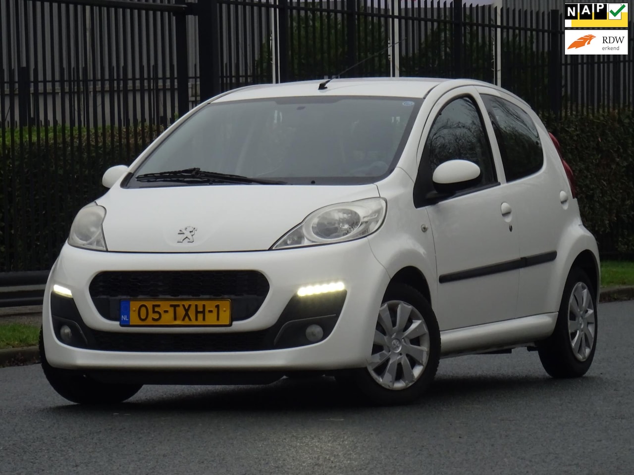 Peugeot 107 - 1.0 Active M2013 5DRS 64DKM/NAP/LED/AIRCO/NW APK - AutoWereld.nl