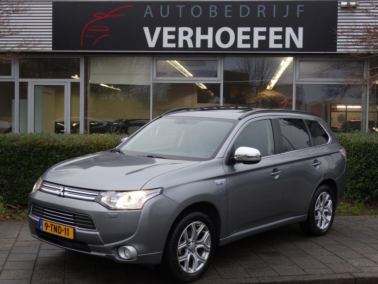 Mitsubishi Outlander - 2.0 PHEV Instyle - PANORAMADAK - XENON - CRUISE/CLIMATE CONTR - NAVIGATIE - LEDER !! - AutoWereld.nl