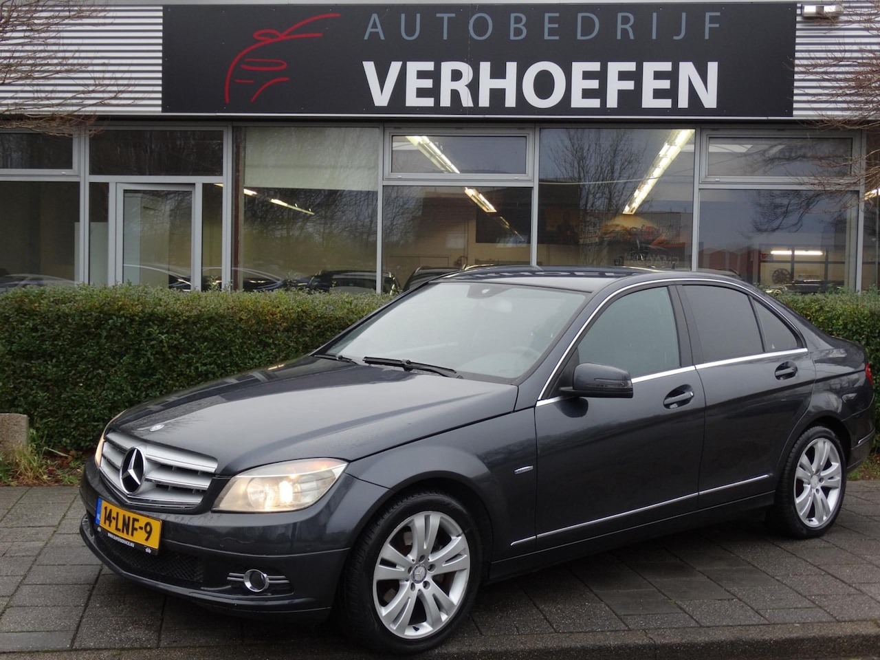 Mercedes-Benz C-klasse - 180 CGI BlueEFFICIENCY Avantgarde - AUTOMAAT - NAVIGATIE - PARKEER SENSOREN V+A - CRUISE / - AutoWereld.nl