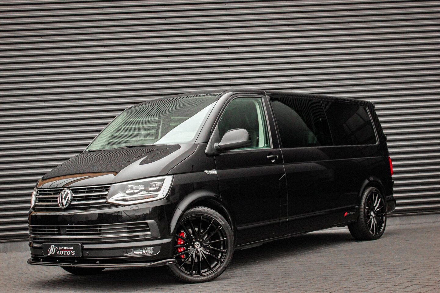 Volkswagen Transporter - 2.0 TDI L2H1 DC 150PK JB- EDTION / LEDEREN BEKLEDING / TREKHAAK / APPLE CARPLAY / AIRCO / - AutoWereld.nl