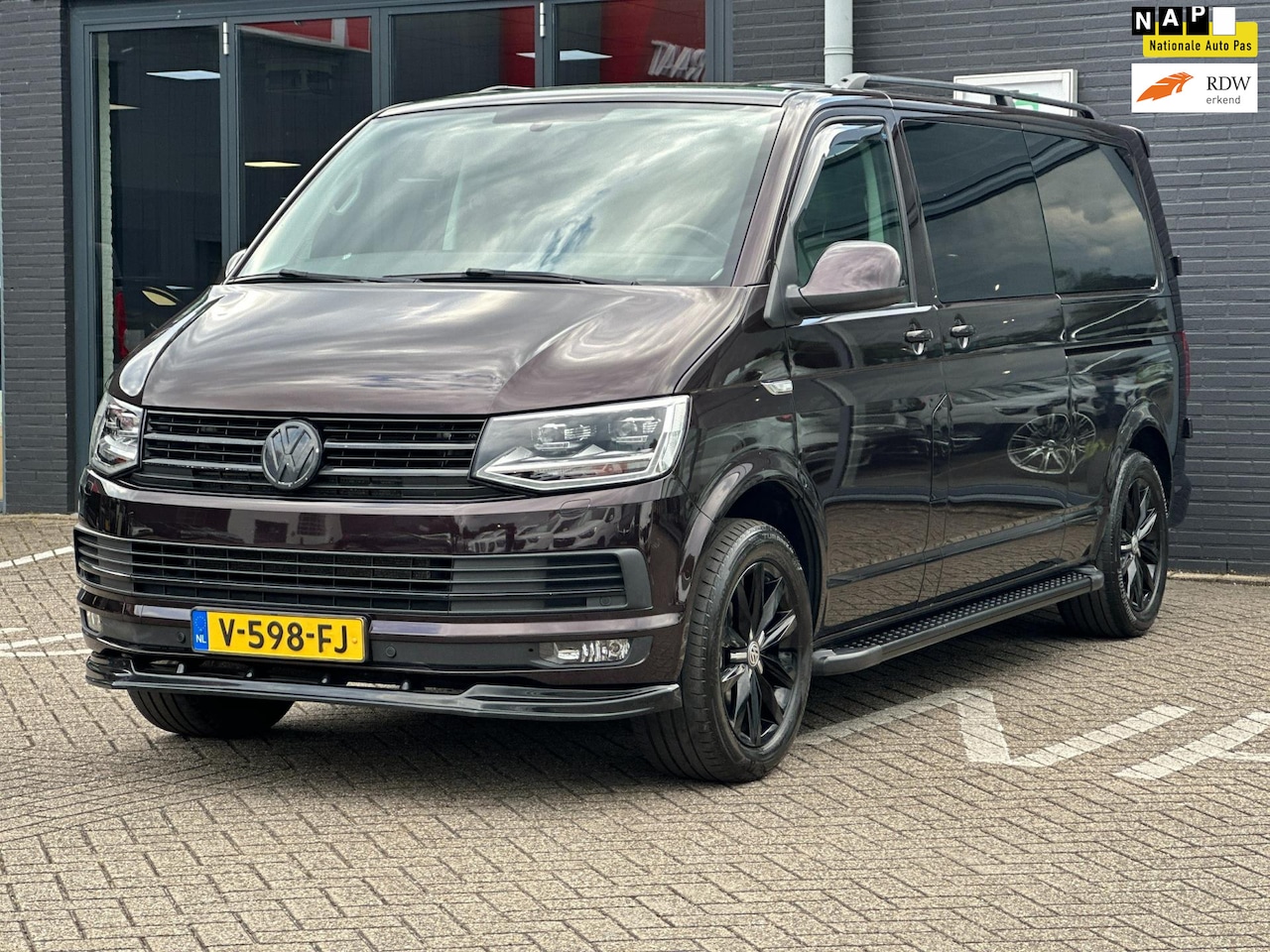 Volkswagen Transporter - 2.0 TDI L2H1 DC Highline/2X SCHUIFDEUR/LEDER/CAMERA/XENON/NAP!! - AutoWereld.nl