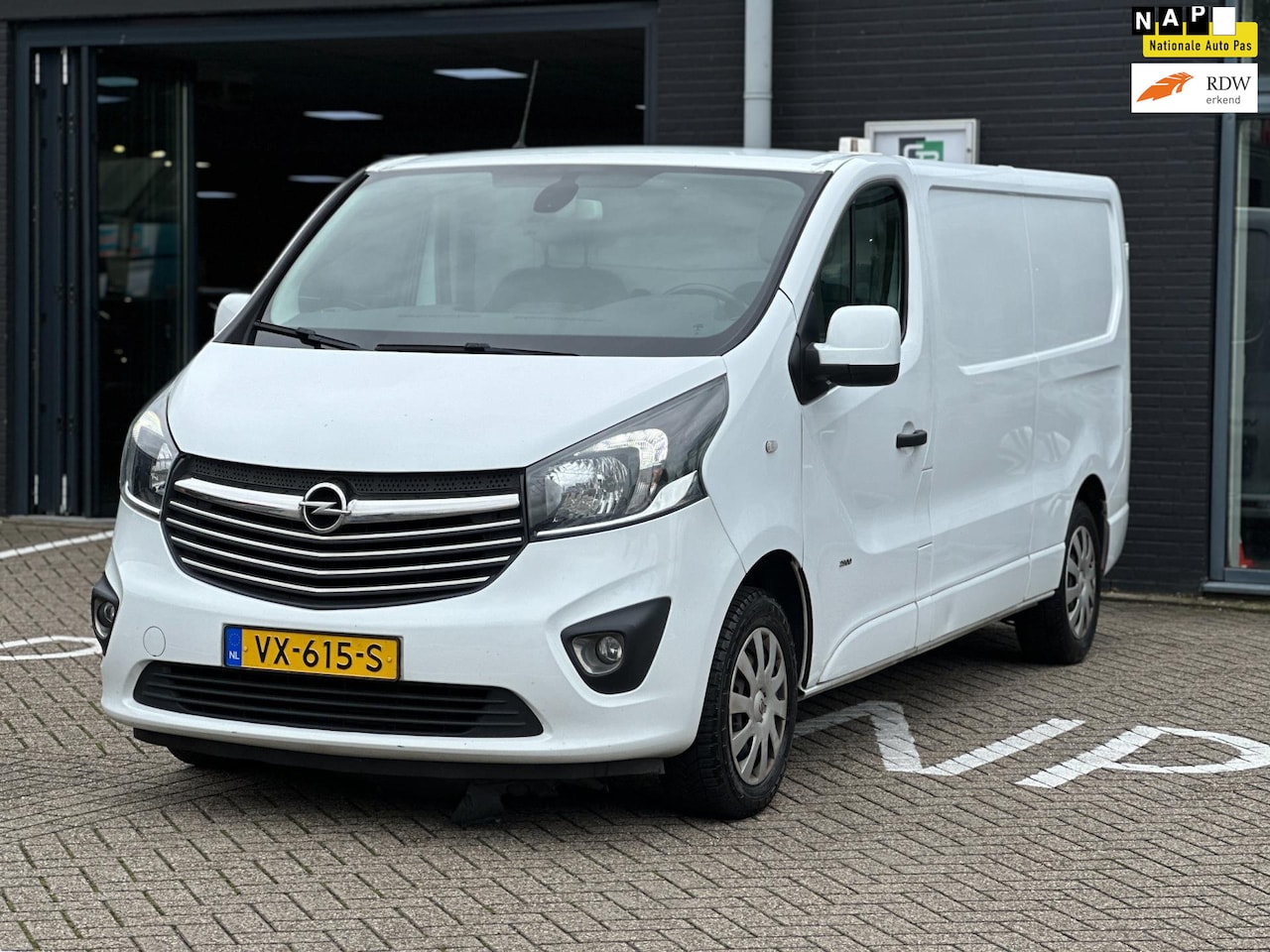 Opel Vivaro - 1.6 CDTI L2H1 Sport EcoFlex/NAVI/CAMERA/MARGE BUS/120 PK!! - AutoWereld.nl