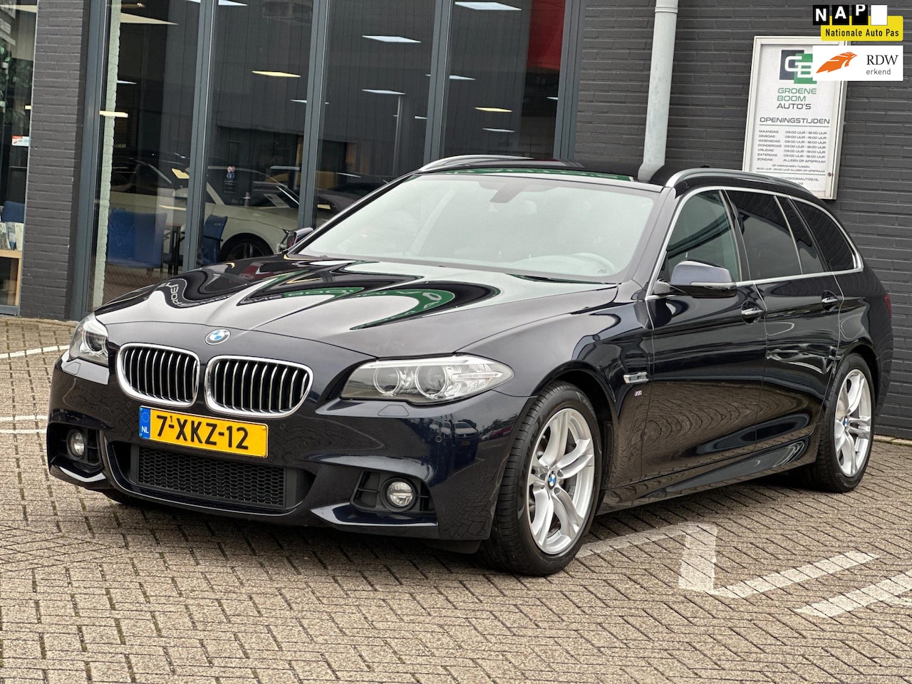 BMW 5-serie Touring - 520i Executive/M-PAKKET/NAVI/XENON/NL-AUTO NAP!! - AutoWereld.nl