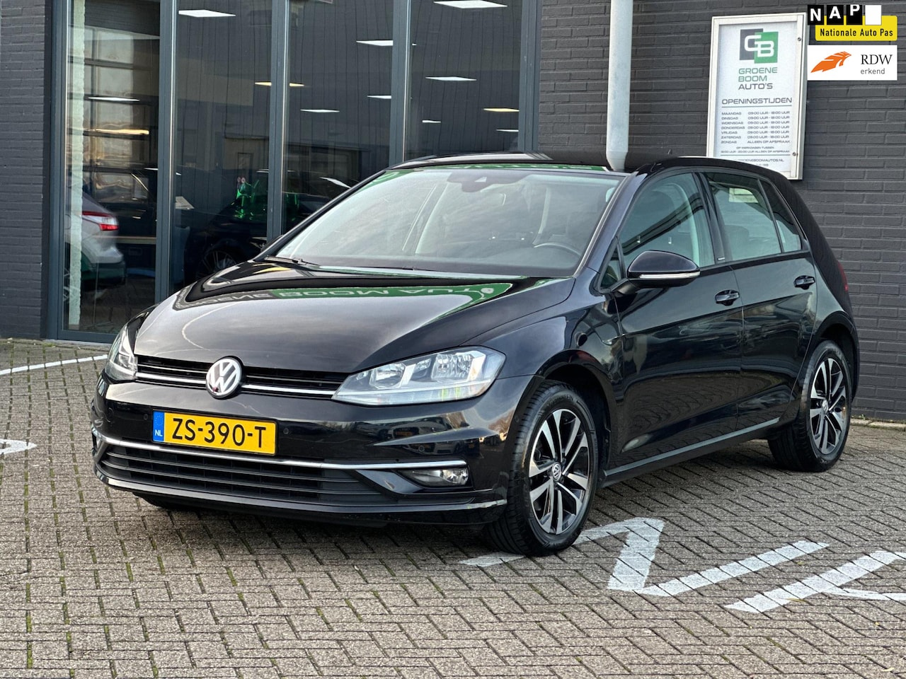 Volkswagen Golf - 1.6 TDI Comfortline/1STE EIG/CAMERA/APPCONNECT/NL-AUTO NAP!! - AutoWereld.nl