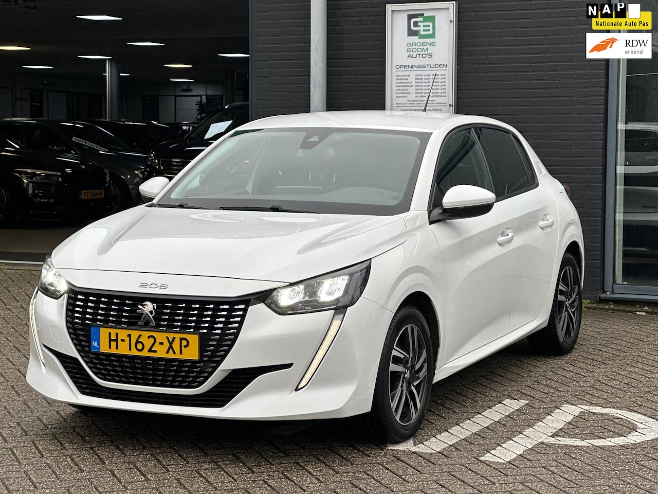 Peugeot 208 - 1.2 PureTech Blue Lease Allure/APP-CONNECT/CAMERA/LED/NAVI/NL-AUTO NAP!! - AutoWereld.nl