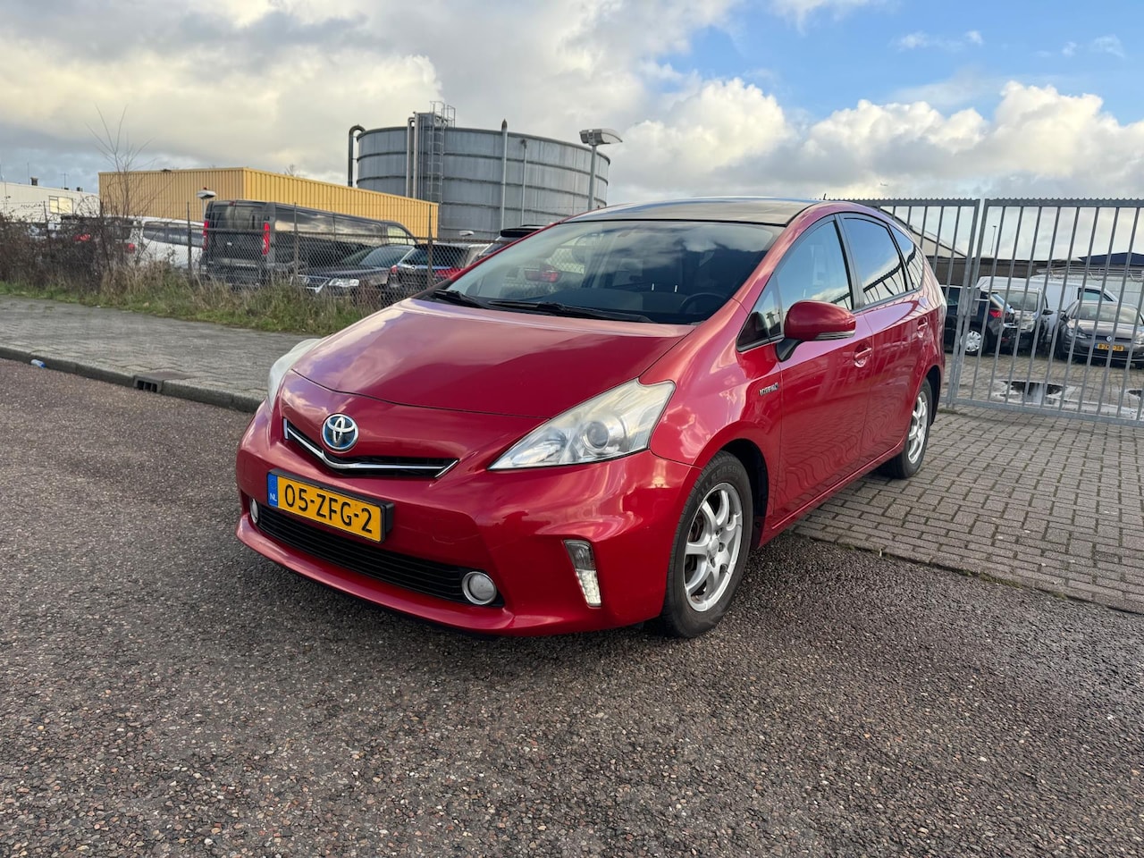 Toyota Prius Wagon - 1.8 7 PERSOON - AutoWereld.nl