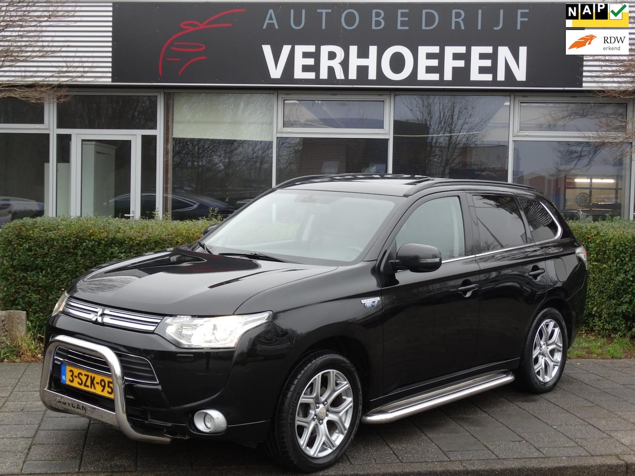 Mitsubishi Outlander - 2.0 PHEV Instyle X-Line - PANORAMADAK - LEDER - STOEL VERW - XENON ! - AutoWereld.nl