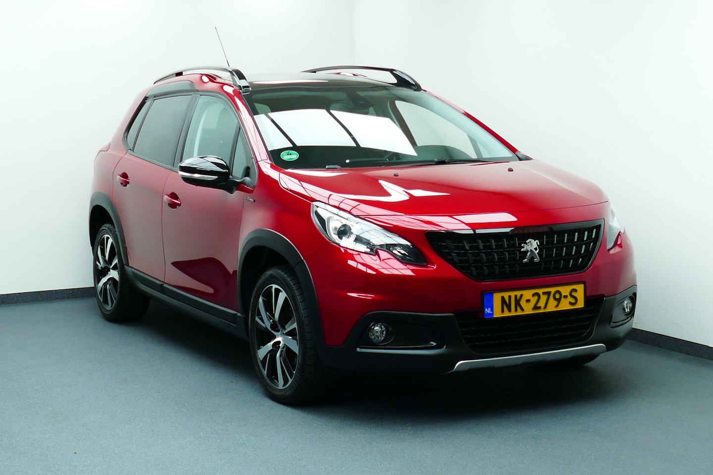 Peugeot 2008 - 1.2 110pk GT-line. Panodak, Half Leer, Navi, Camera, Clima, 17"LMV, Haak 1250kg - AutoWereld.nl