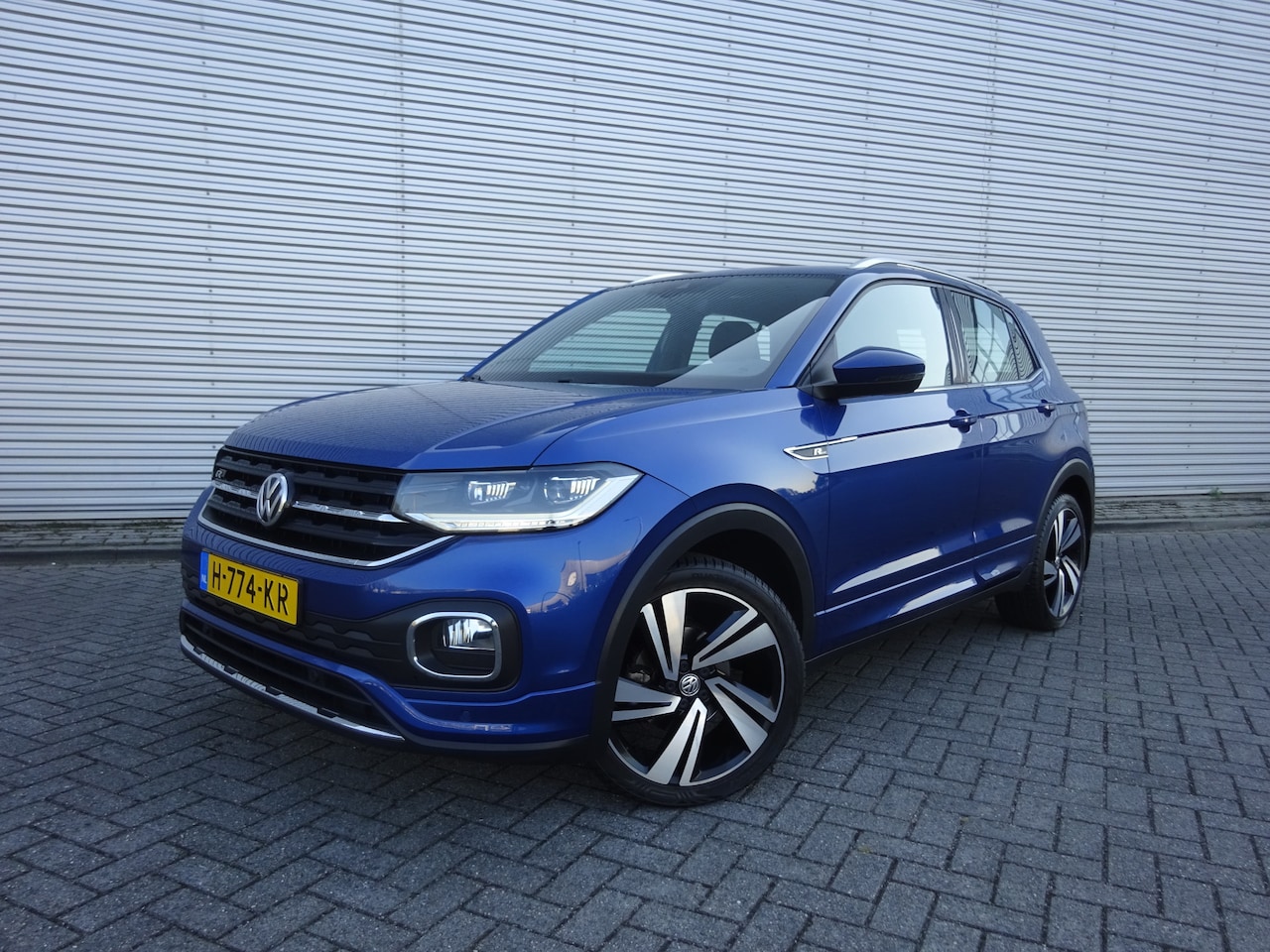 Volkswagen T-Cross - 1.0 TSI R-Line Virtual cockpit / Camera / Lm velgen / Climate / Led - AutoWereld.nl