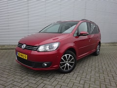 Volkswagen Touran - 1.6 TDI Highline BlueMotion Automaat Navi / Trekhaak / Led