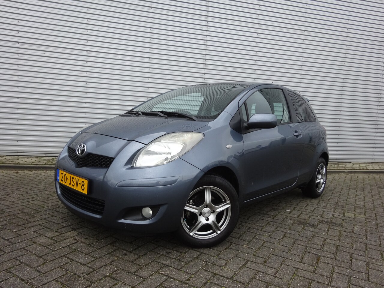 Toyota Yaris - 1.3 VVTi Dynamic Airco / Lm velgen / NAP - AutoWereld.nl