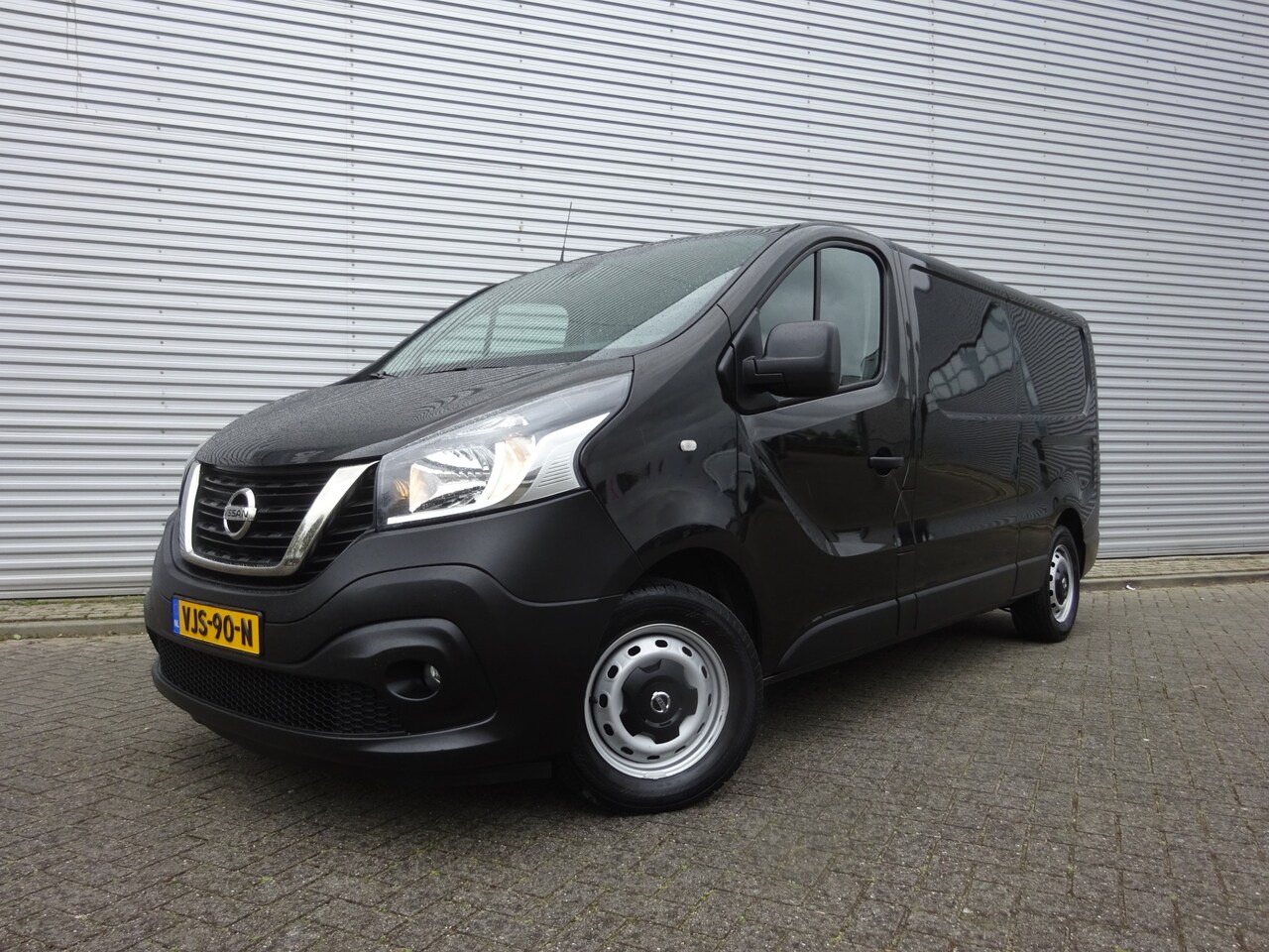 Nissan nv300 - 2.0 dCi 120 L2H1 Acenta Navi / Trekhaak / Airco / Cruise control - AutoWereld.nl