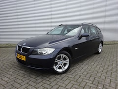 BMW 3-serie Touring - 318i Business Line Automaat / Navi / Trekhaak / Climaat / Cruise / Lm velgen