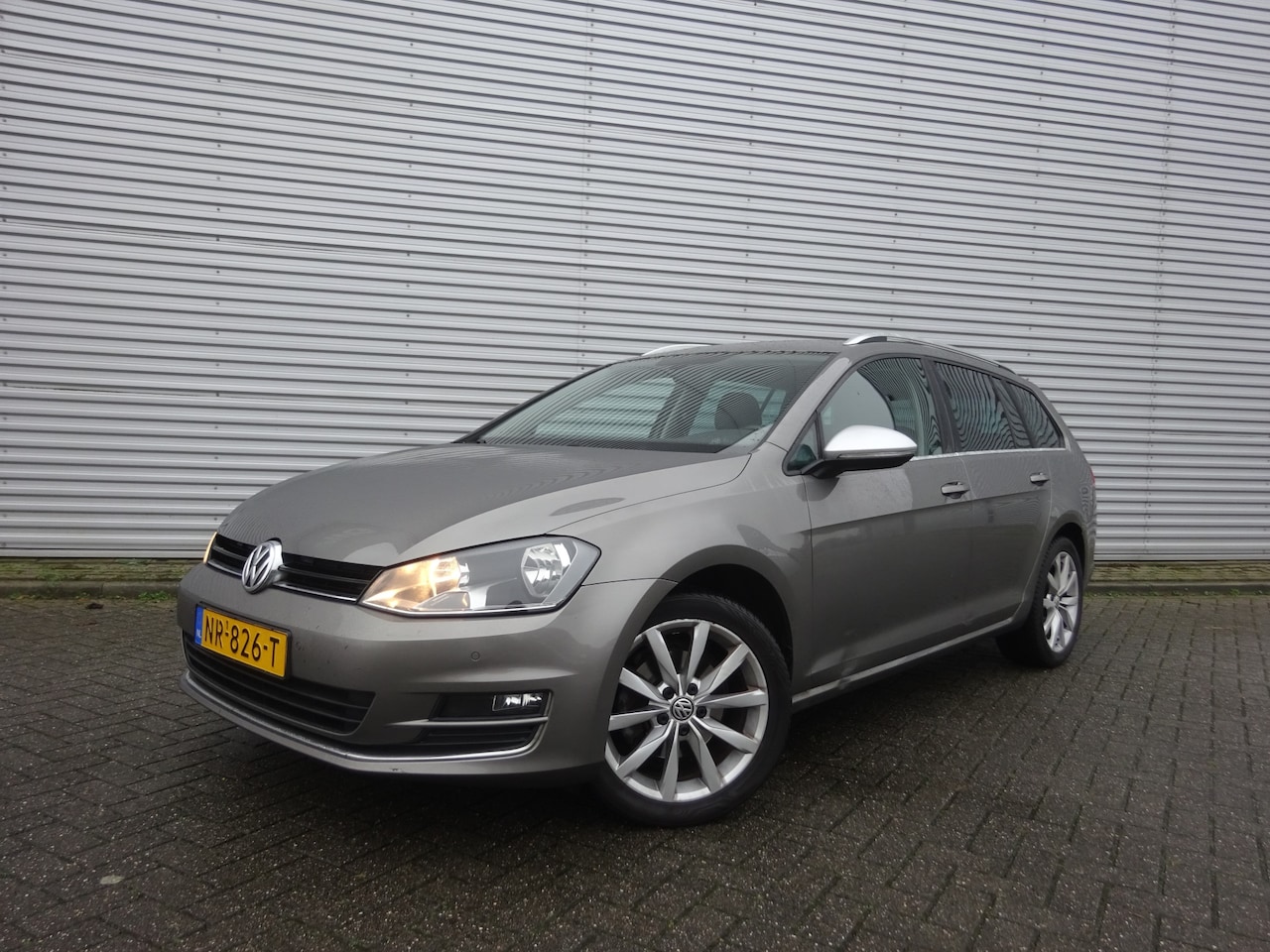 Volkswagen Golf Variant - 1.6 TDI Connected Series Climate / Navi / Stoelmassage / Camera / Cruise control - AutoWereld.nl