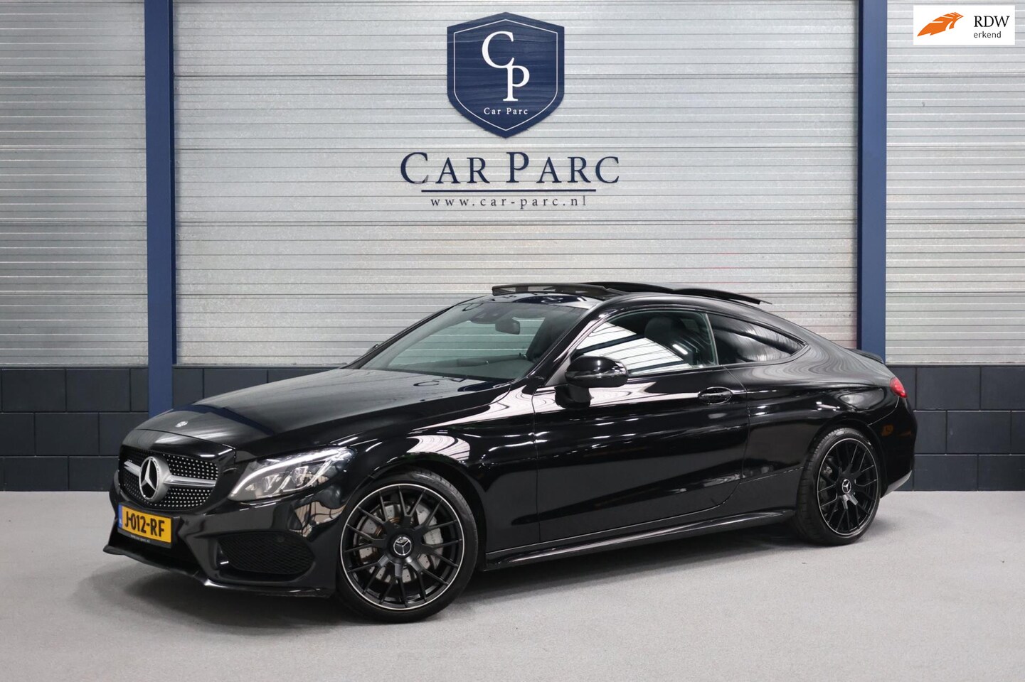 Mercedes-Benz C-klasse Coupé - 300 AMG LED/PANORAMADAK/ALCANTARA+S.VERWARMING/19" LMV/CAM/CRUISE/ECC/12 MND GARANTIE! - AutoWereld.nl