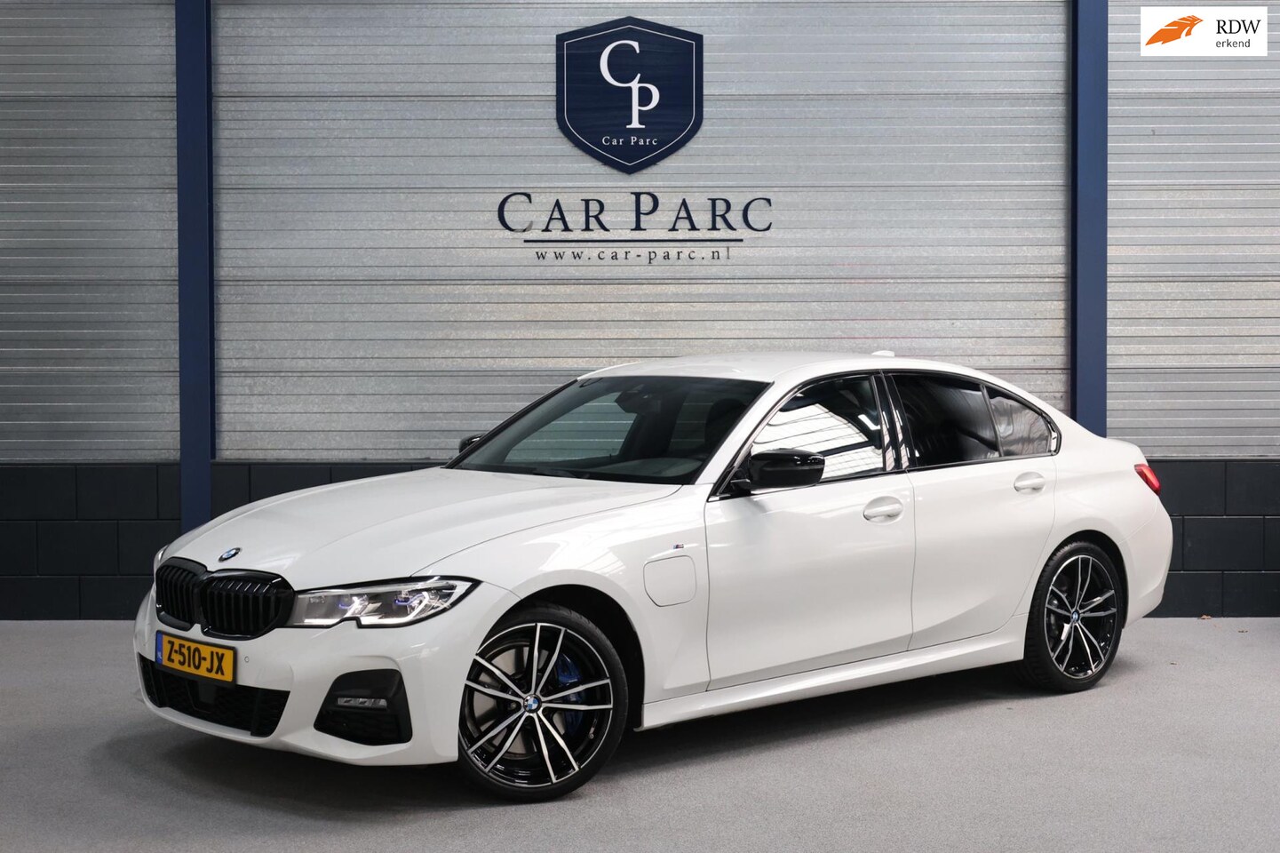 BMW 3-serie - 330e M Sport LED/VIRTUAL/SFEER/LEER+S.VERWARMING/19" LMV/PDC/ACC/ECC/12 MND GARANTIE! - AutoWereld.nl