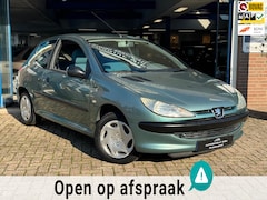 Peugeot 206 - 1.1 XR 2000 Groen 3drs APK NAP Zuinig