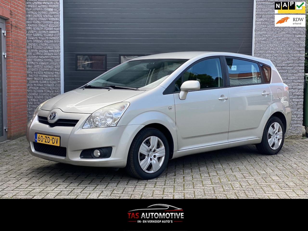 Toyota Verso - 1.6 VVT-i Sol NAVI / CLIMA / APK / NAP - AutoWereld.nl