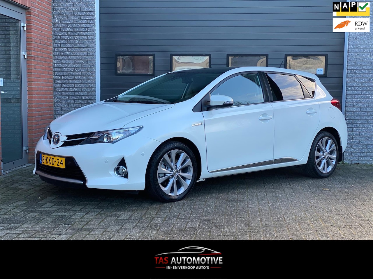 Toyota Auris - 1.8 Hybrid Executive 1e EIG / PANO / 61.477 KM - AutoWereld.nl