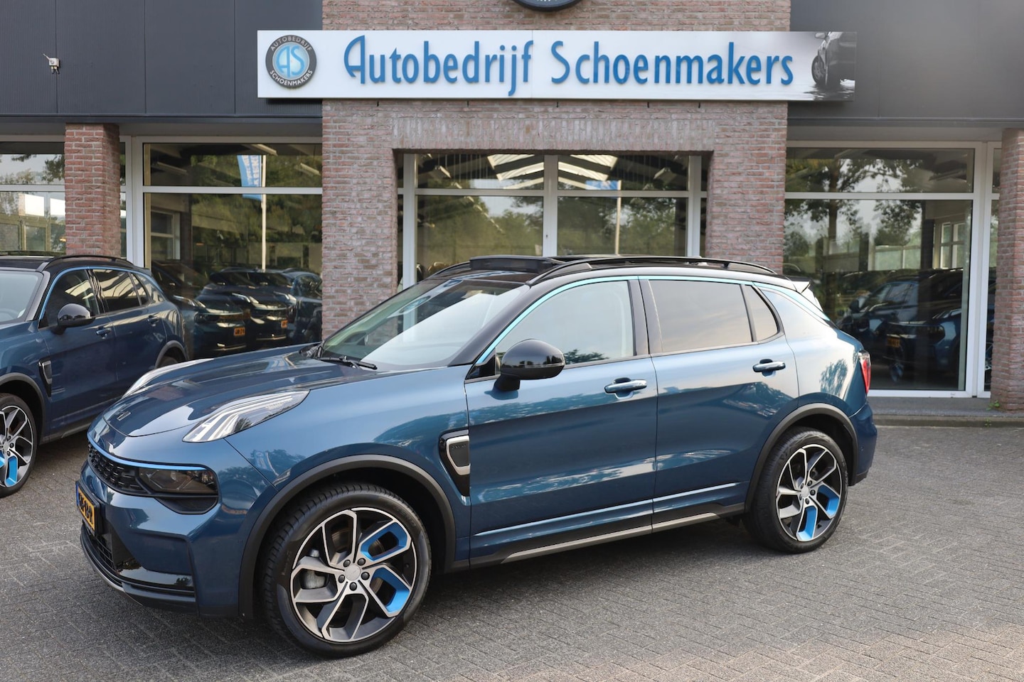 Lynk & Co 01 - 1.5 261PK! 6.6Kwh LADER! 360-CAMERA PANO/SCHUIF INFINITY DAB NAVI CARPLAY STOELVERWARMING - AutoWereld.nl