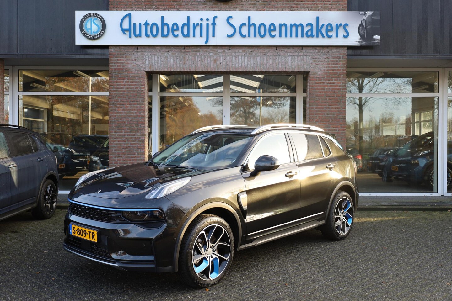 Lynk & Co 01 - 1.5 261PK! 6.6Kwh LADEN! 360-CAMERA PANO/SCHUIF INFINITY DAB NAVI CARPLAY CAMERA STOELVERW - AutoWereld.nl