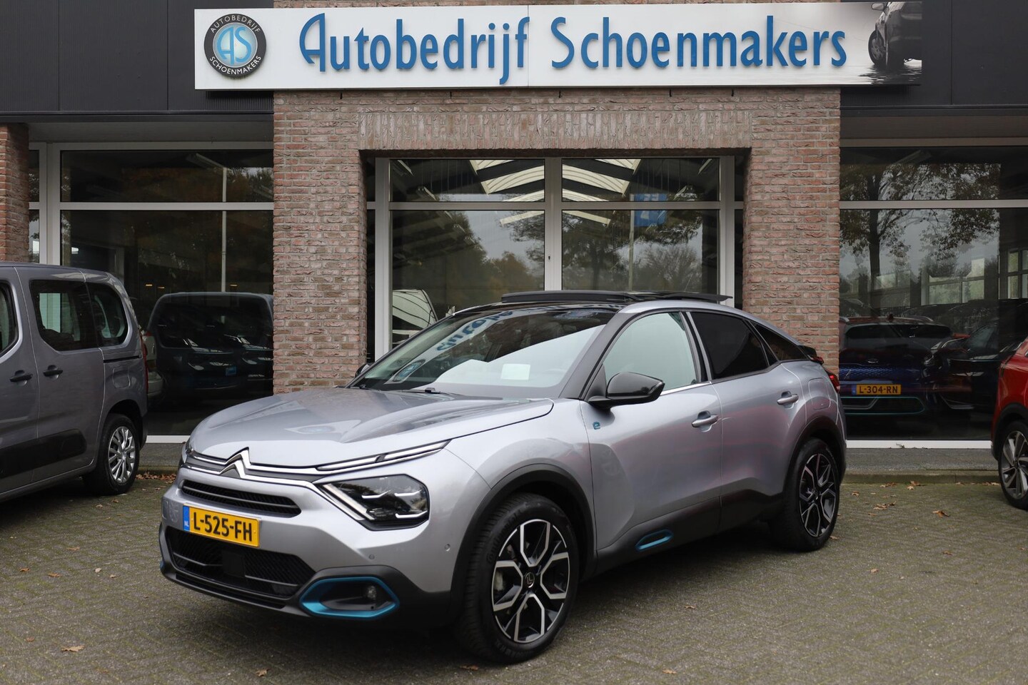 Citroën Ë-C4 - Shine 50 kWh CAMERA PANO HUD DAB CARPLAY 18"LMV HALFLEER - AutoWereld.nl