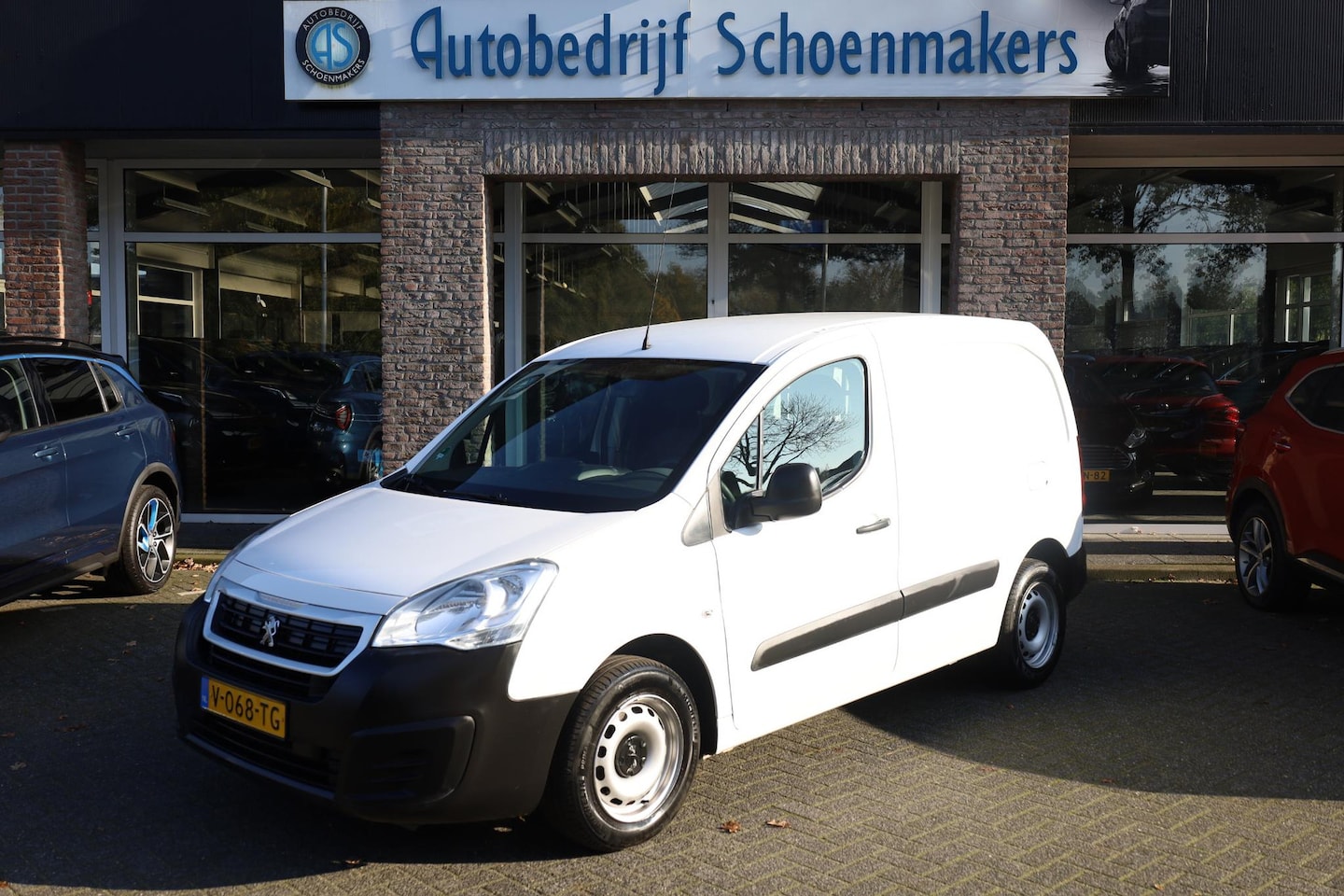 Peugeot Partner - 120 1.6 BlueHDi 75 L1 Premium TREKHAAK SCHUIFDEUR-R VOLSCHOT CRUISE/LIMITER PDC RADIO/CD - AutoWereld.nl