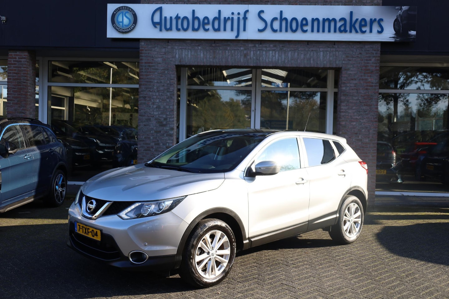 Nissan Qashqai - 1.2 Connect Edition PANO TREKHAAK CAMERA NAVI DAB 17"LMV VERKEERSBORDDETECTIE - AutoWereld.nl