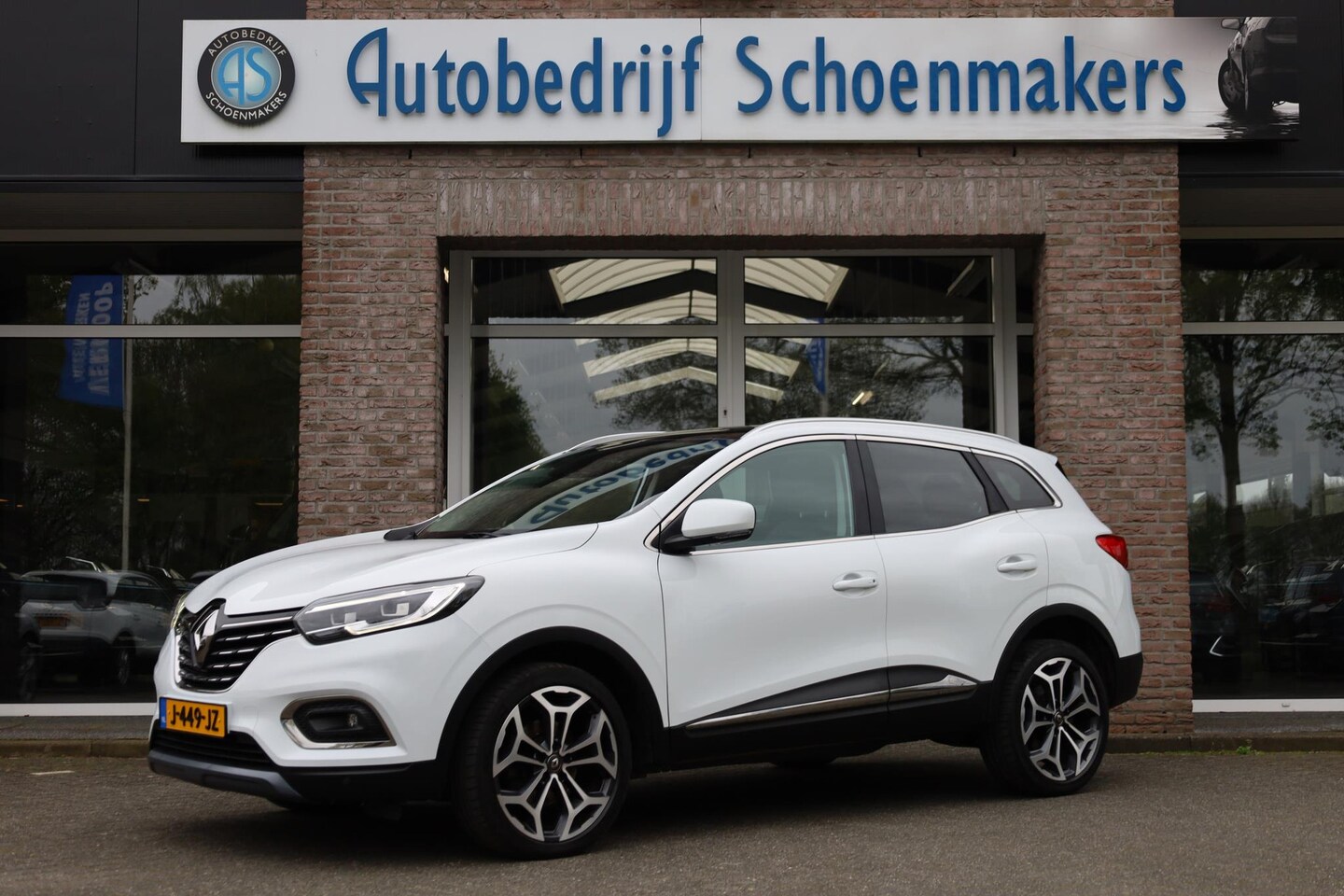 Renault Kadjar - 1.3 TCe PANO CAMERA TREKHAAK NAVI DAB STOELVERWARMING HALFLEER 19''LMV C2xPDC - AutoWereld.nl