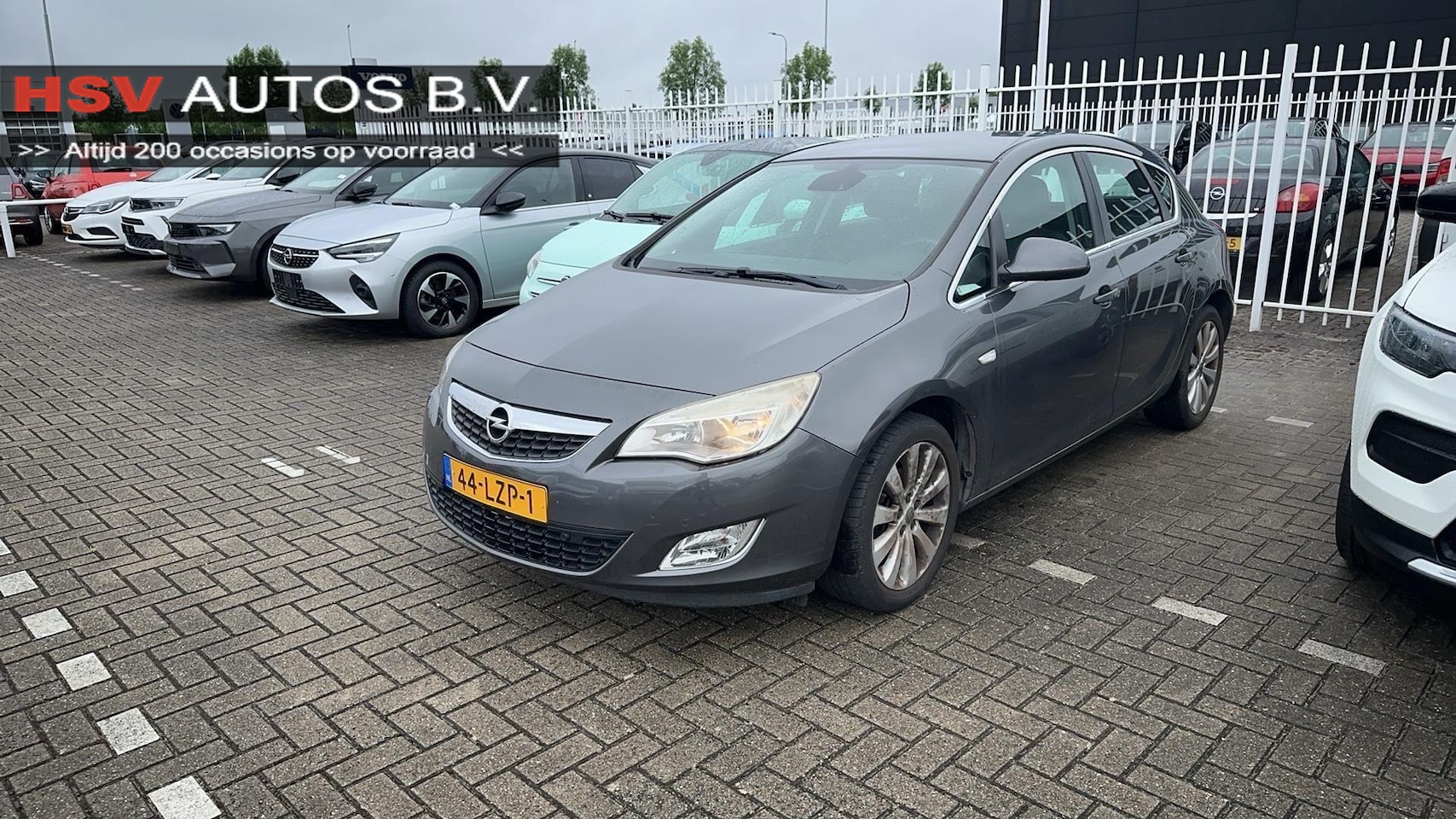 Opel Astra - 1.6 Cosmo airco navigatie LM 4-deurs - AutoWereld.nl