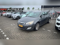 Opel Astra - 1.6 Cosmo airco navigatie LM 4-deurs