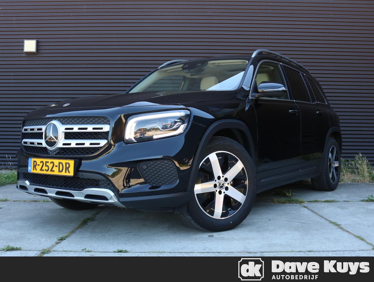 Mercedes-Benz GLB - 250 4MATIC | Panoramadak | ACC | Trekhaak - AutoWereld.nl