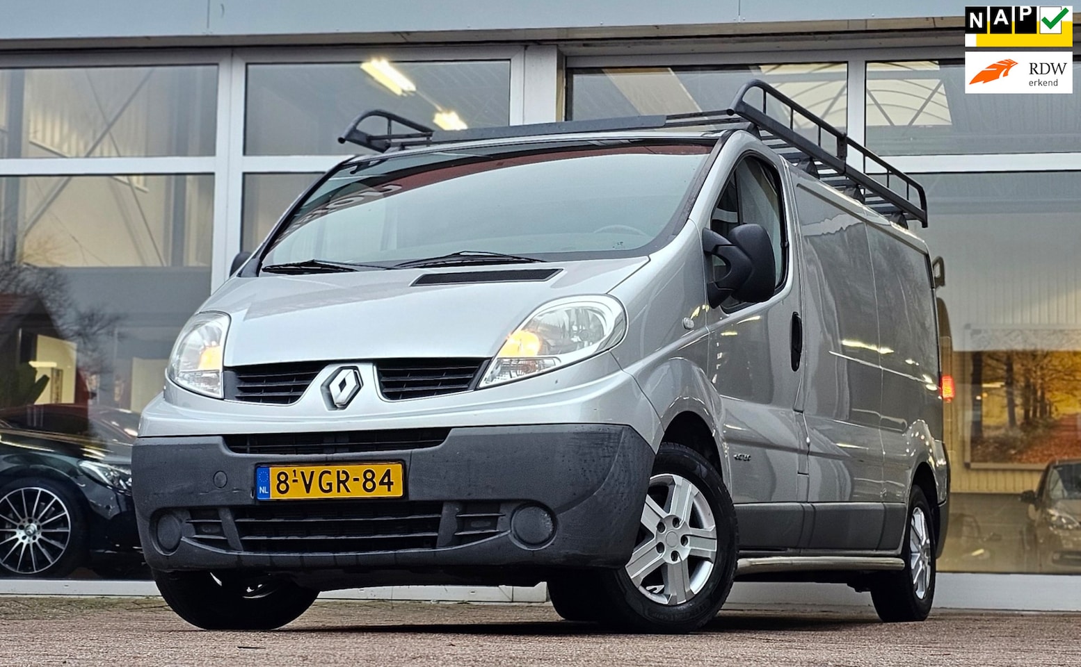 Renault Trafic - 2.5 dCi T29 L2H1 DC Airco Navi 2e Eigenaar Nieuwe APK! - AutoWereld.nl