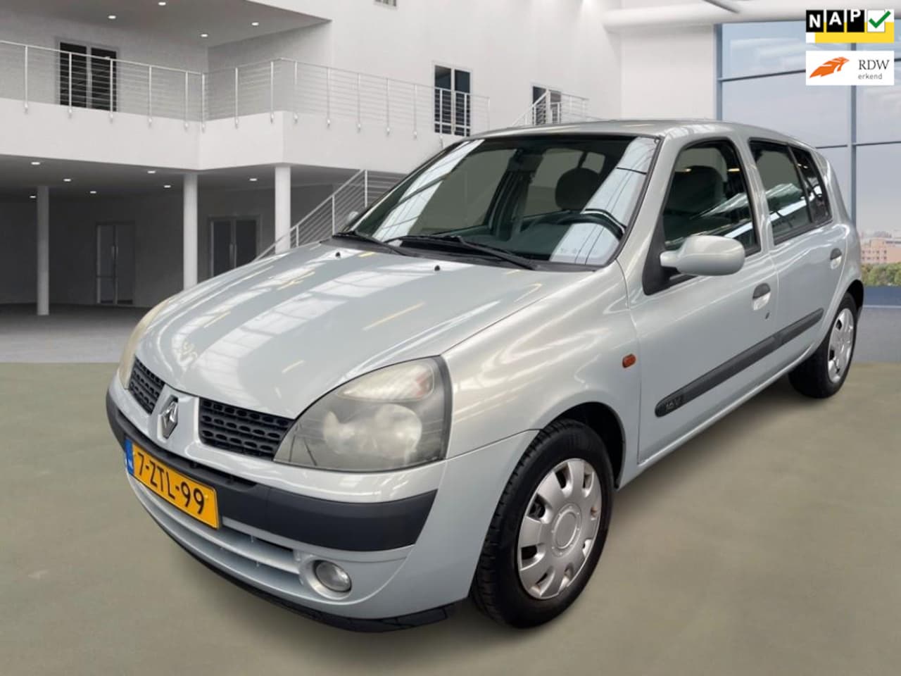 Renault Clio - 1.2-16V Expression Quickshift 5/AUT/AIRCO/2XSLEUTELS/ELEKRAMEN/STUURBEKR - AutoWereld.nl