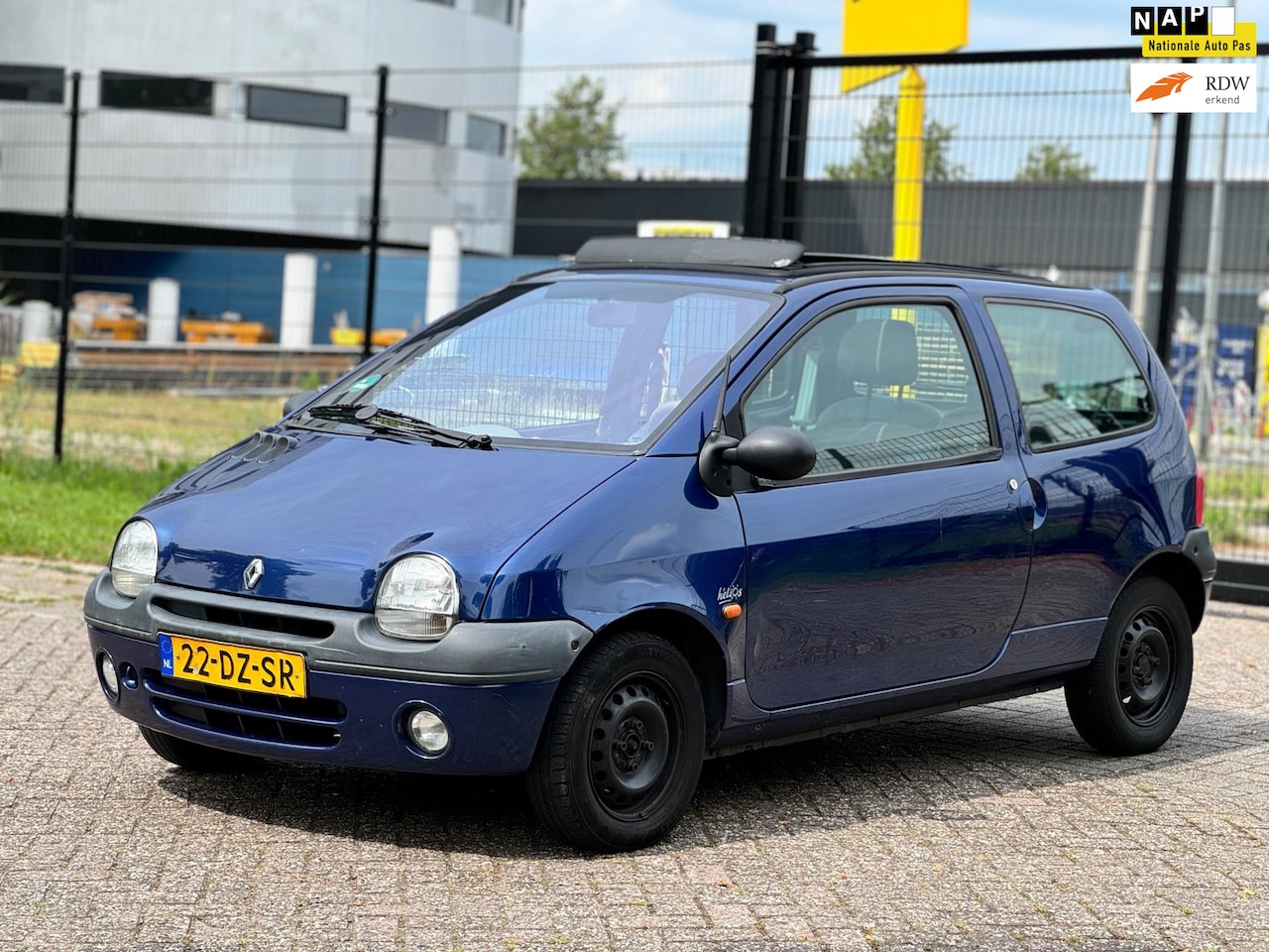 Renault Twingo - 1.2 Comfort/LAGE KM MET NAP/PANORAMADAK/ELEKRAMEN - AutoWereld.nl