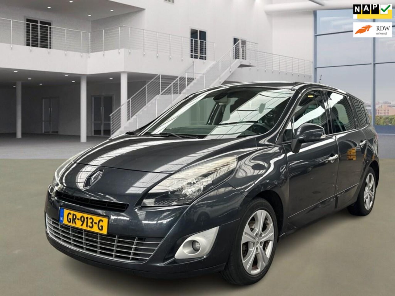 Renault Grand Scénic - 1.6 dCi Bose 7PERS/VAKANTIE KLAAR/HALFLEDER/PDC/TREKHAAK/ - AutoWereld.nl