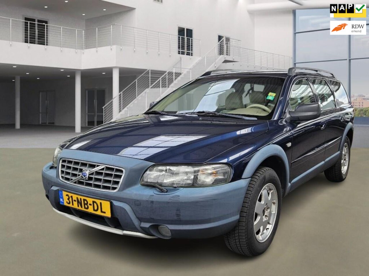 Volvo XC70 - 2.4 D5 Comfort Line/7PERS/YOUNGTIMER/AUT/LEDER/NAVI/ - AutoWereld.nl