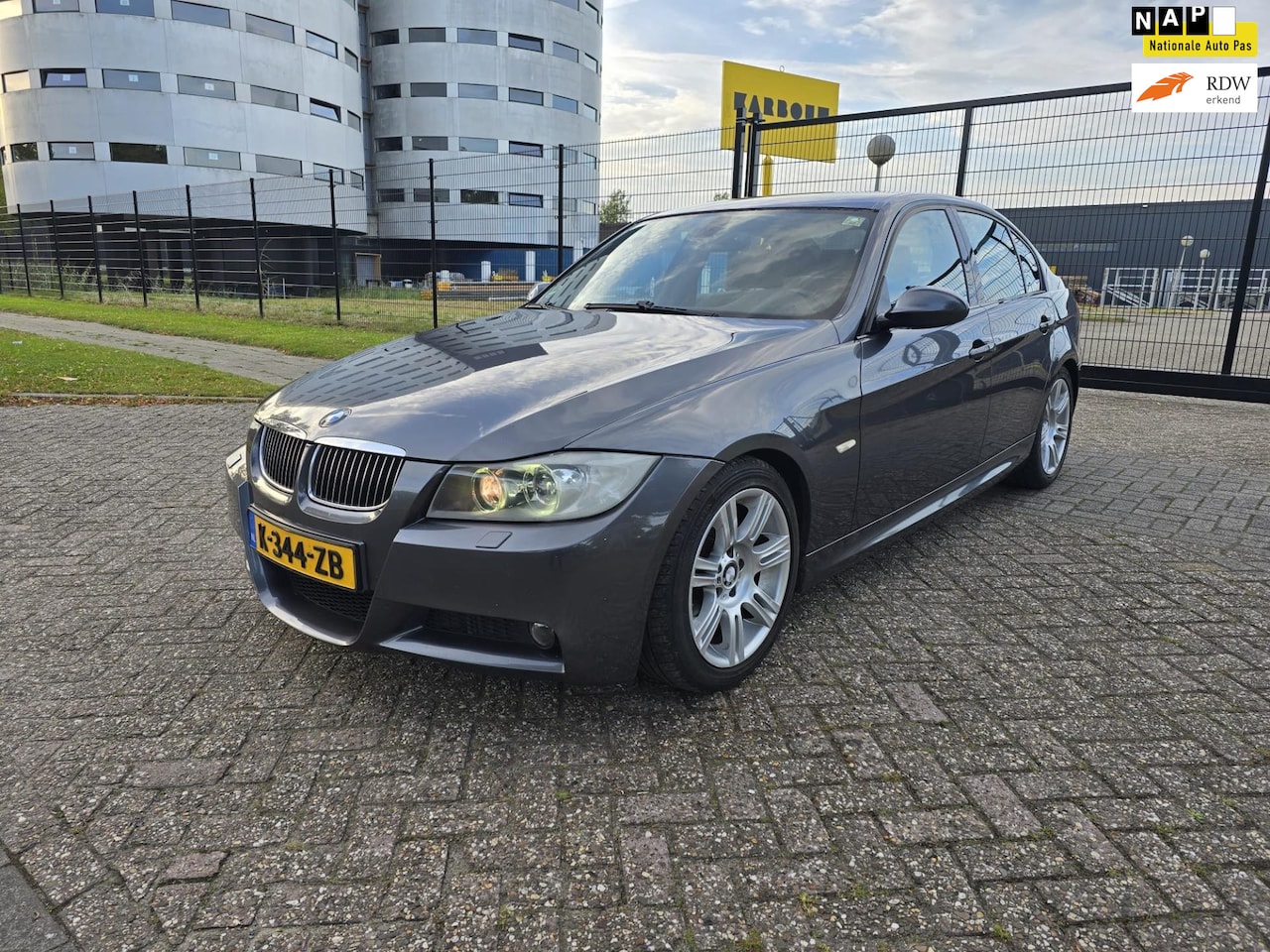 BMW 3-serie - 325i/M-PAKKET/AUT/XENON/ALCANTARA/PDC/STOELVERW/ - AutoWereld.nl