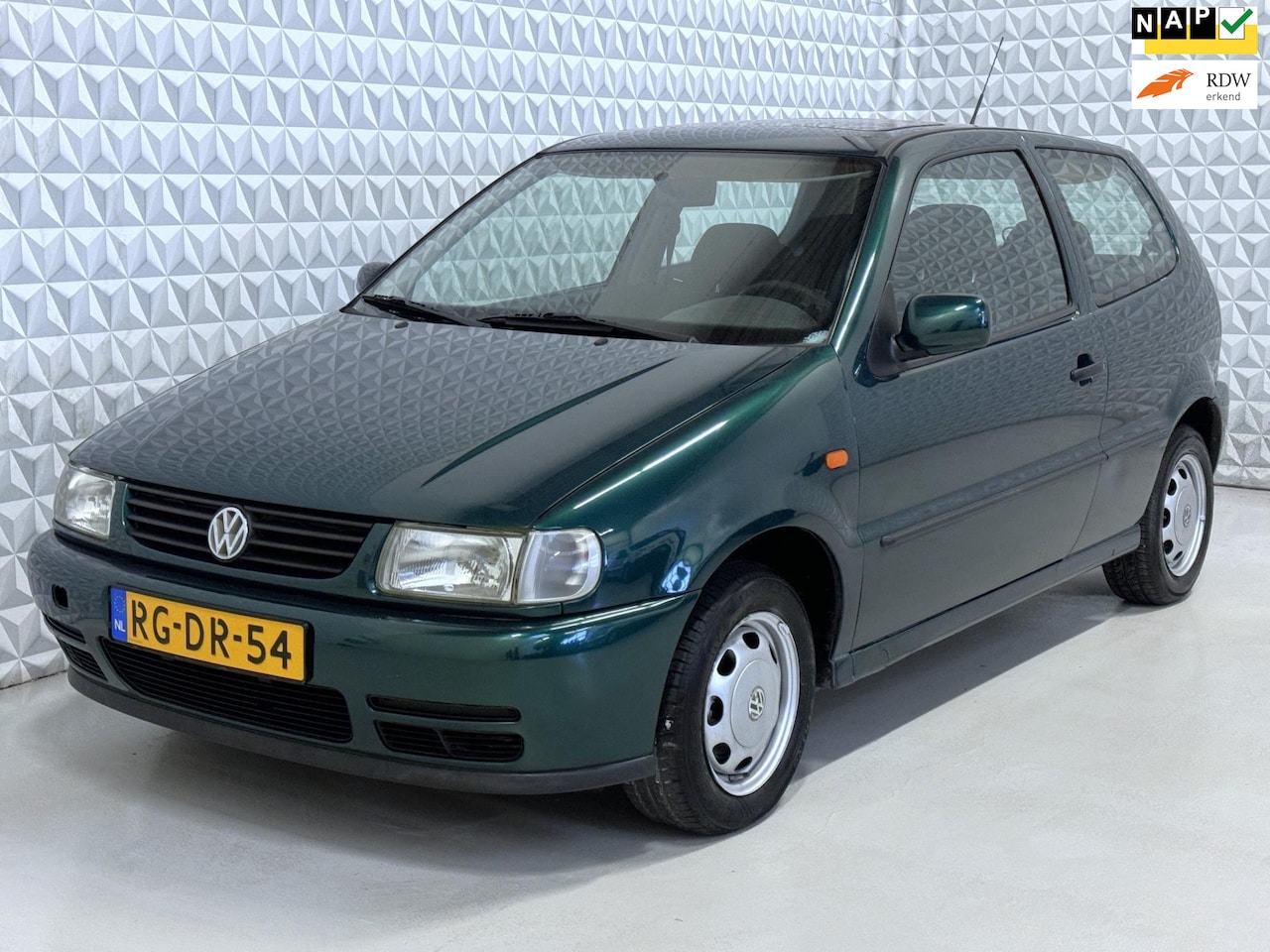 Volkswagen Polo - 1.6 AUTOMAAT 1e eigenaresse! 98.000km(1997) - AutoWereld.nl