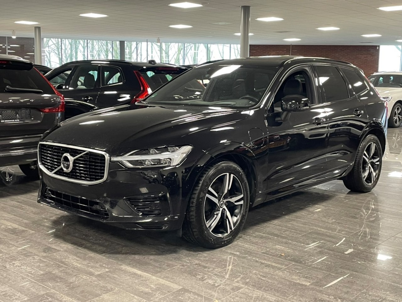 Volvo XC60 - T8 AWD Recharge R-Design | Luchtvering | Trekhaak | 360° Camera | Head-Up Display | Harman - AutoWereld.nl