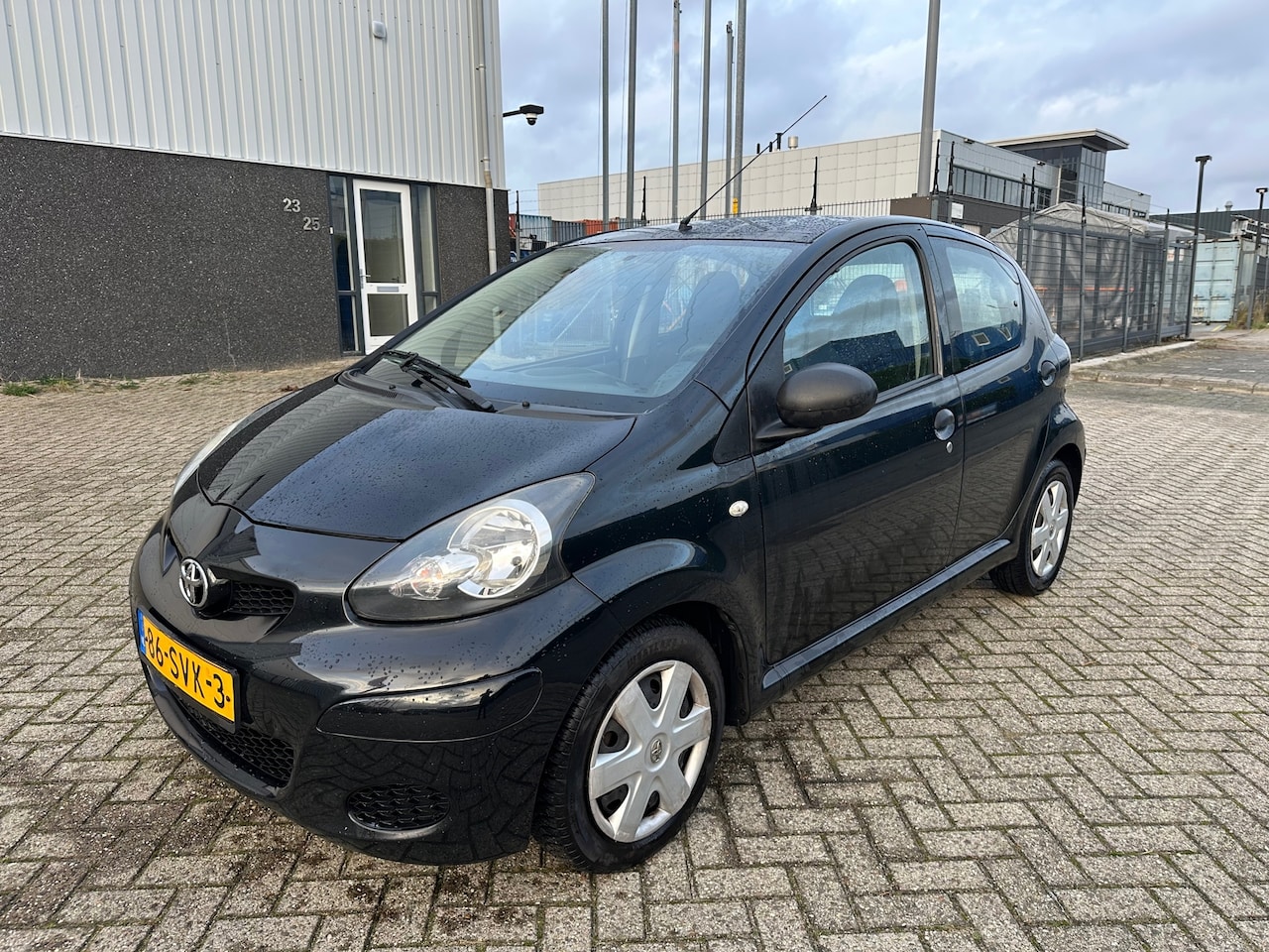 Toyota Aygo - 1.0 Zwart 2011 5 DRS AIRCO NW APK - AutoWereld.nl