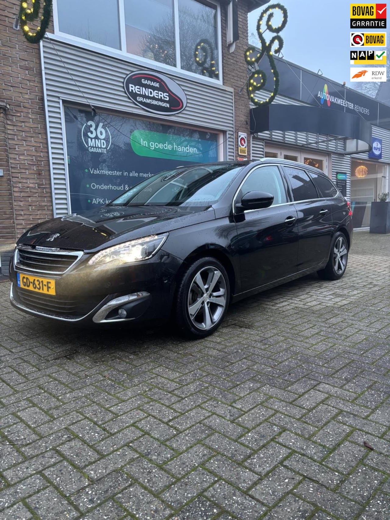 Peugeot 308 SW - 1.2 e-THP Première 1.2 e-THP Première, Half leder, Panoramadak, Trekhaak - AutoWereld.nl