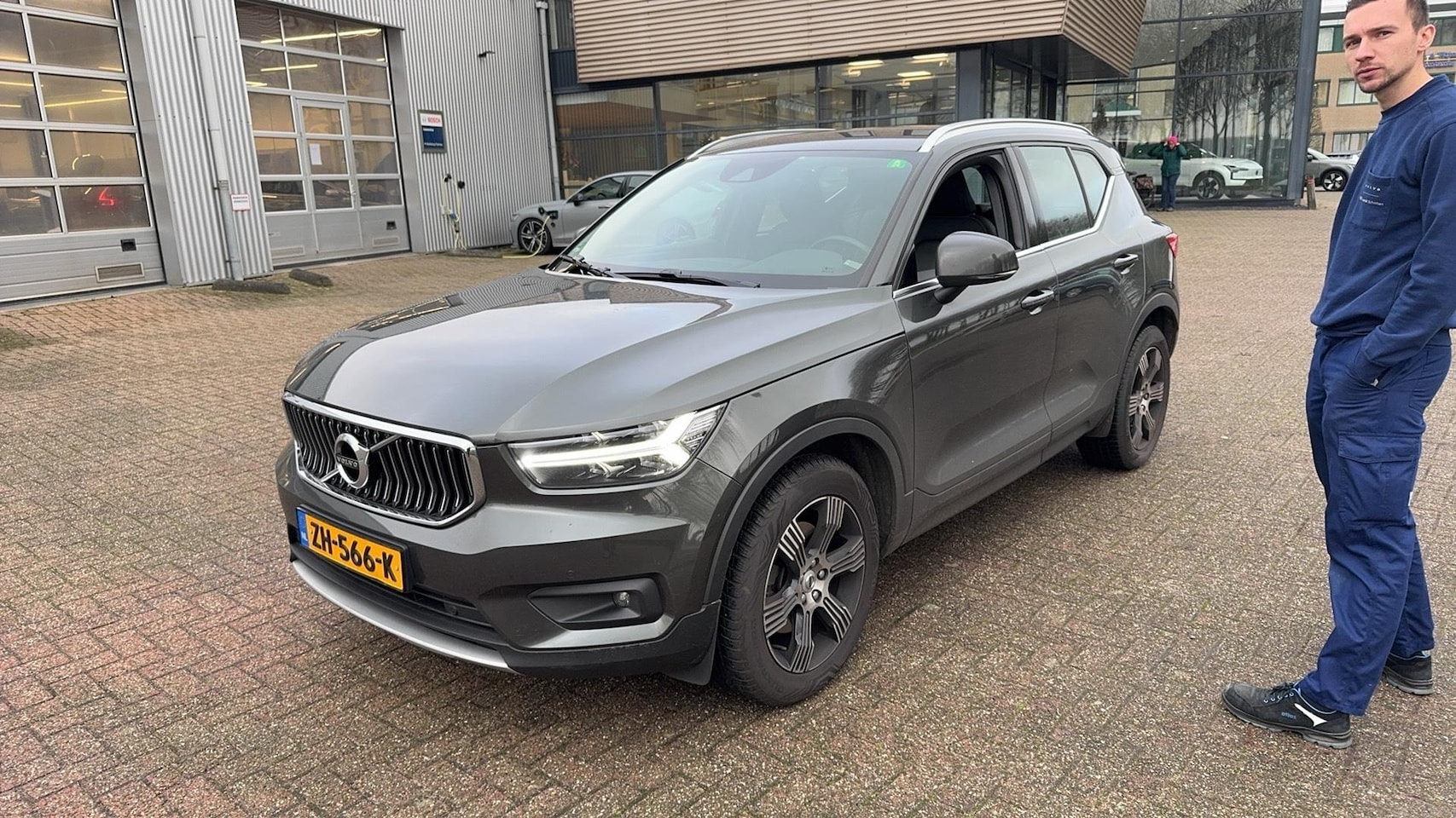 Volvo XC40 - 2.0 T4 Inscription Achteruitrijcamera, Full map navigatie, Elektrisch bedienbare achterkle - AutoWereld.nl