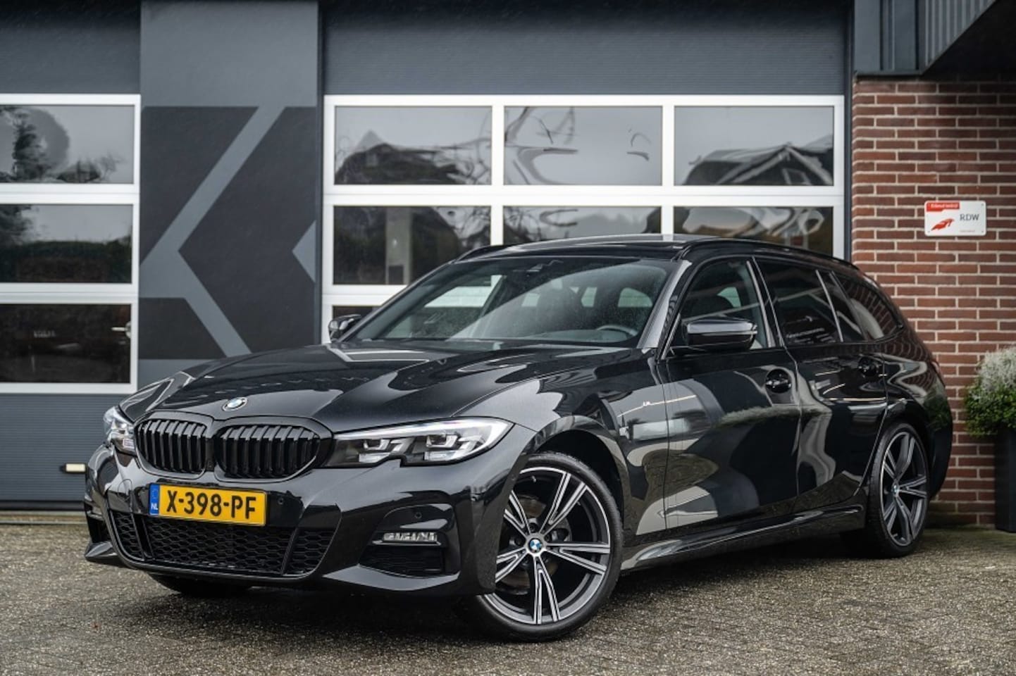 BMW 3-serie - 320 320i M-Sport | Shadow | Panorama | Head-up | HIFI | 19 Inch | - AutoWereld.nl