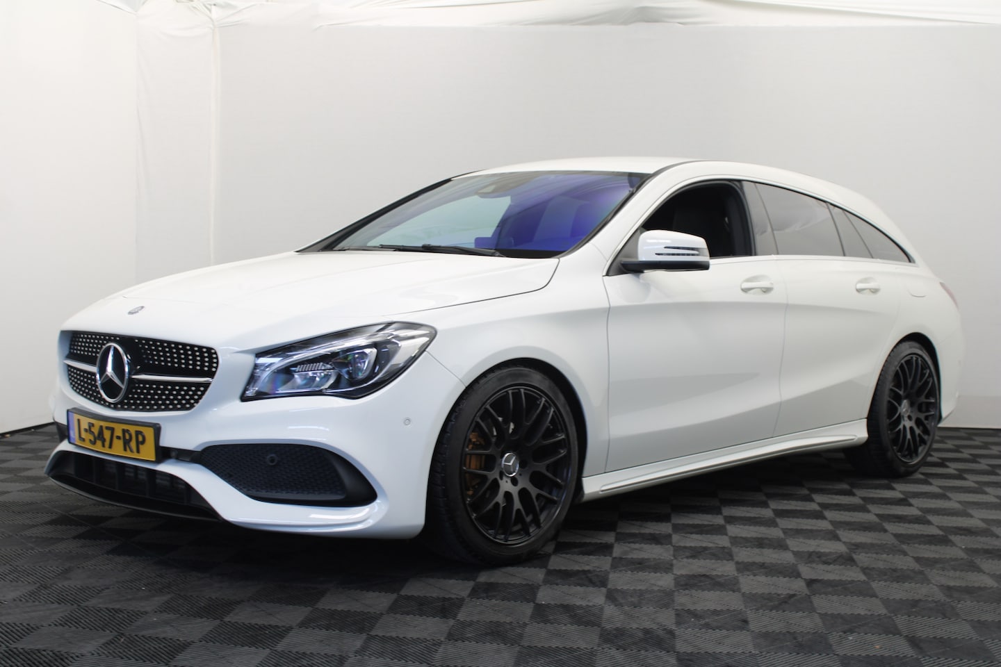 Mercedes-Benz CLA-klasse Shooting Brake - 180 Business Solution AMG |Navi|Camera|Stoelverwarming| - AutoWereld.nl