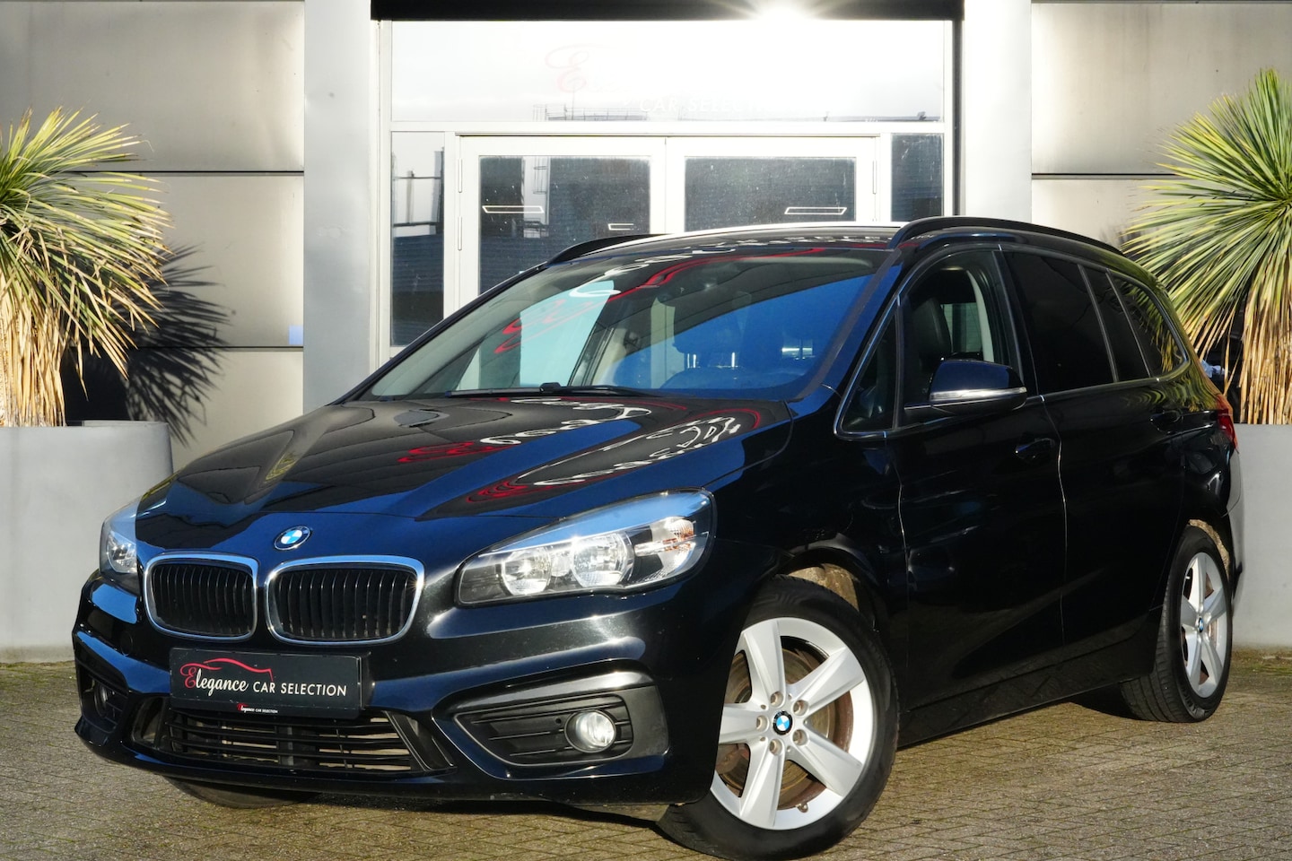 BMW 2-serie Gran Tourer - 220i High Executive 7p. 192pk Navigatie/Stoelverwarming/Trekhaak - AutoWereld.nl